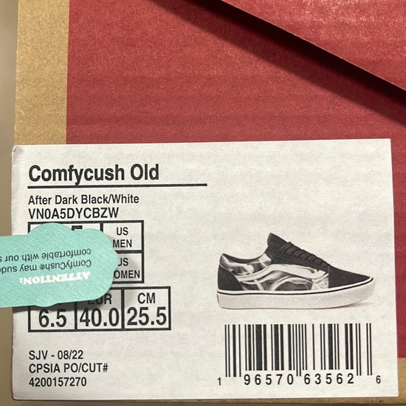 Vans WMNS Comfycush Old Skool 
After Dark Black/White
VN0A5DYCBZW
sneakers - Picture 16 of 16